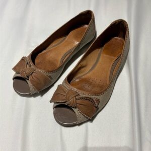Elegant Brown Leather  Peep-Toe Flats size 7